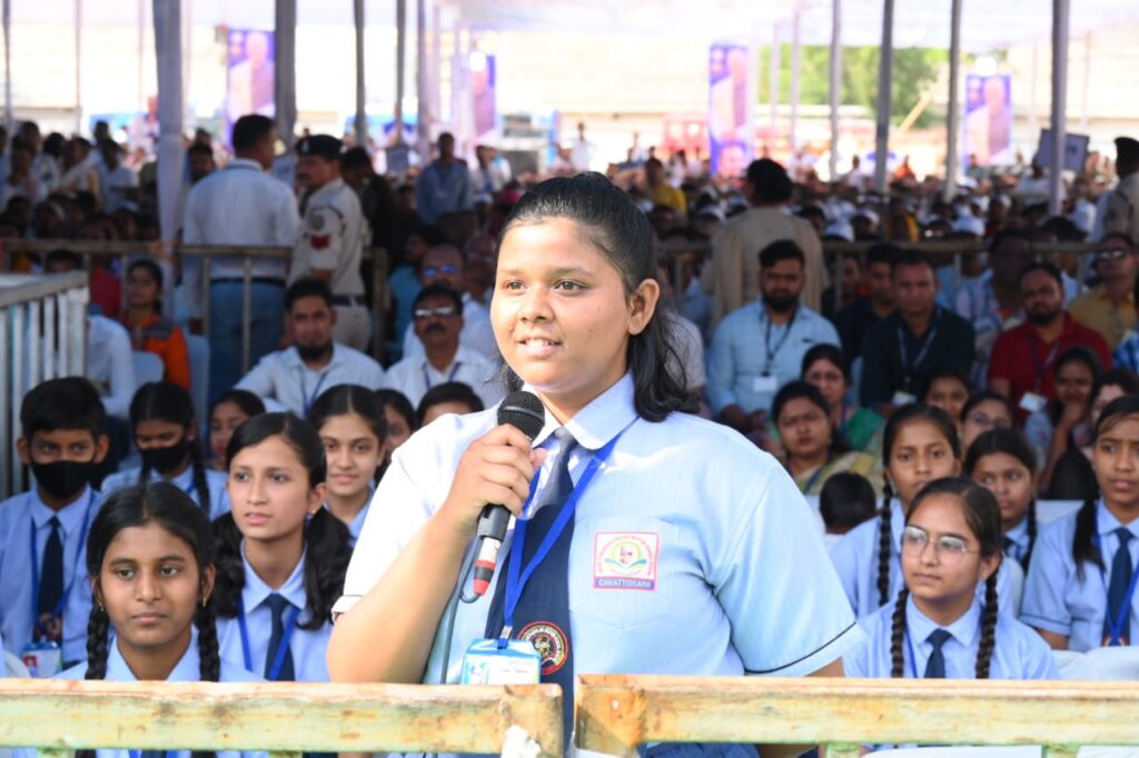 रायपुर : पहले लगती थी 80 हजार फीस, अब अच्छा स्कूल पढ़ाई भी बढ़िया…