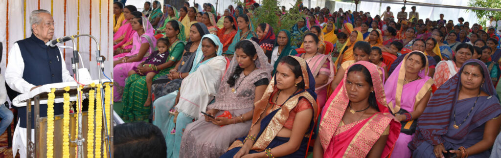 रायपुर : राज्यपाल श्री हरिचंदन महासमुंद जिले के कमार जनजातियों के बीच पहुंचे..