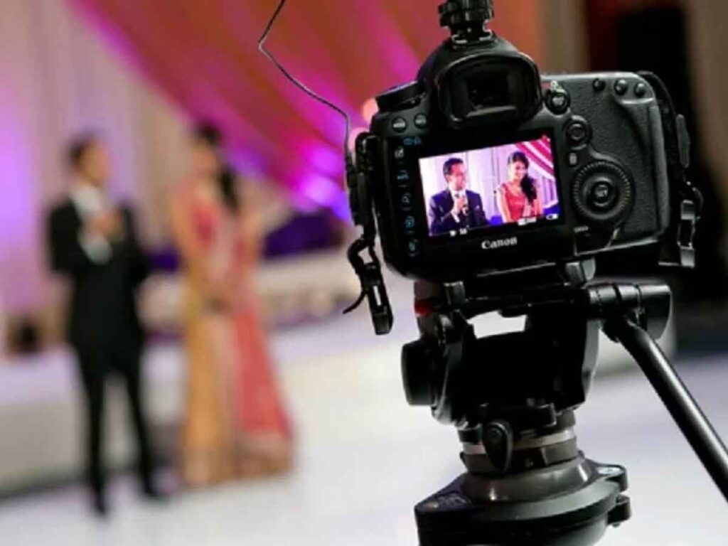 Viral News: महिला ने 4 साल बाद वेडिंग फोटोग्राफर को किए ऐसे मैसेज, वॉट्सऐप चैट के स्क्रीनशॉट वायरल हो गए…