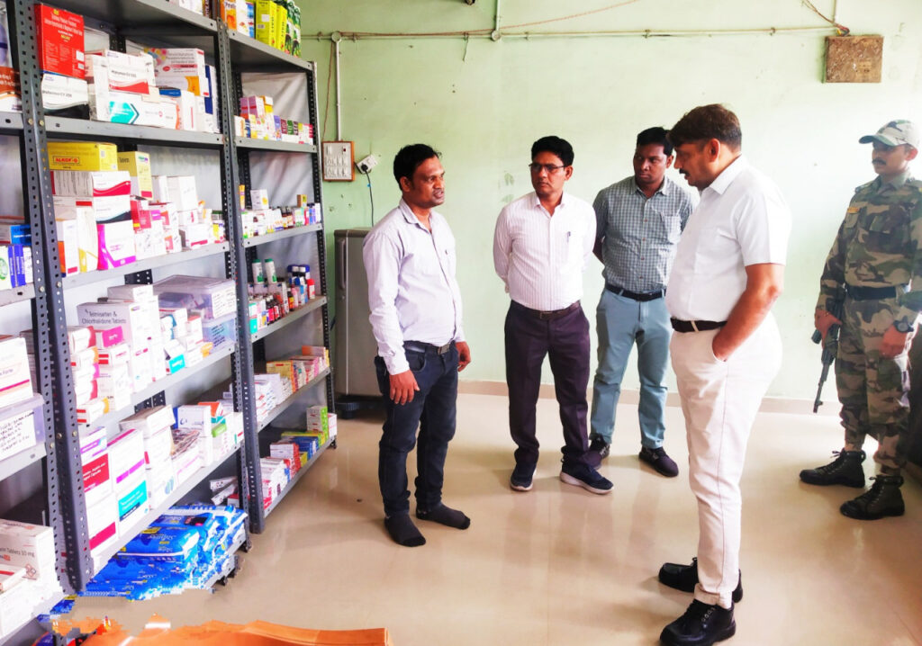 खैरागढ़ : धन्वंतरी मेडिकल शॉप में आधे कीमत पर दवाईयां उपलब्ध है, नागरिक इसका लाभ उठाएं -कलेक्टर