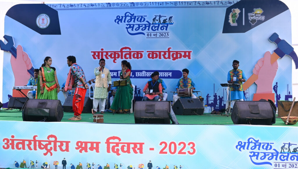 रायपुर : गजब विटामिन भरे हे छत्तीसगढ़ के बांसी में गीत की शानदार प्रस्तुति..
