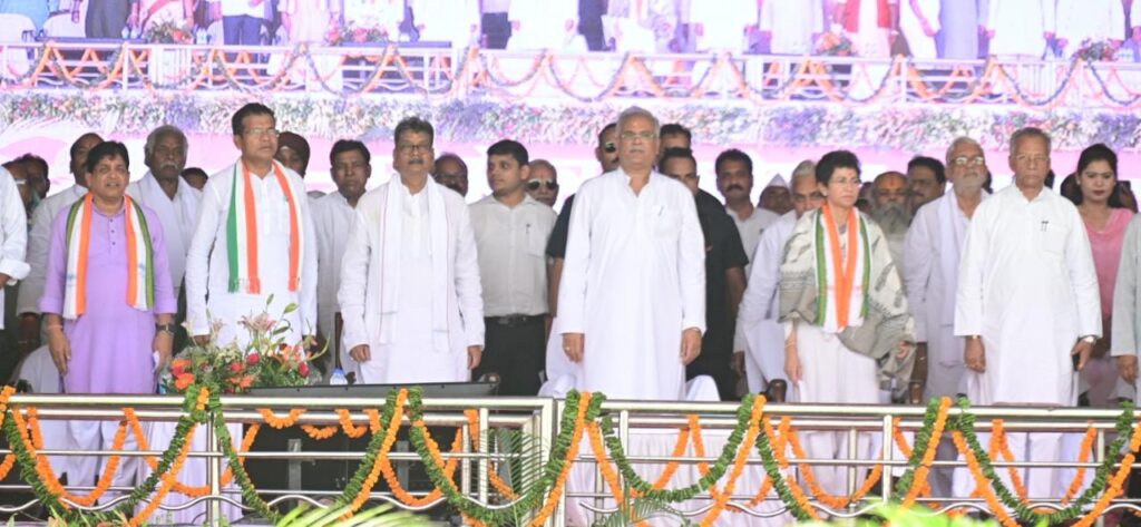 रायपुर : मुख्यमंत्री श्री भूपेश बघेल ने दुर्ग जिले के ग्राम पंचायत सांकरा को दी 443 करोड़ 14 लाख 30 हजार रूपए के विकास कार्यो की सौगात..