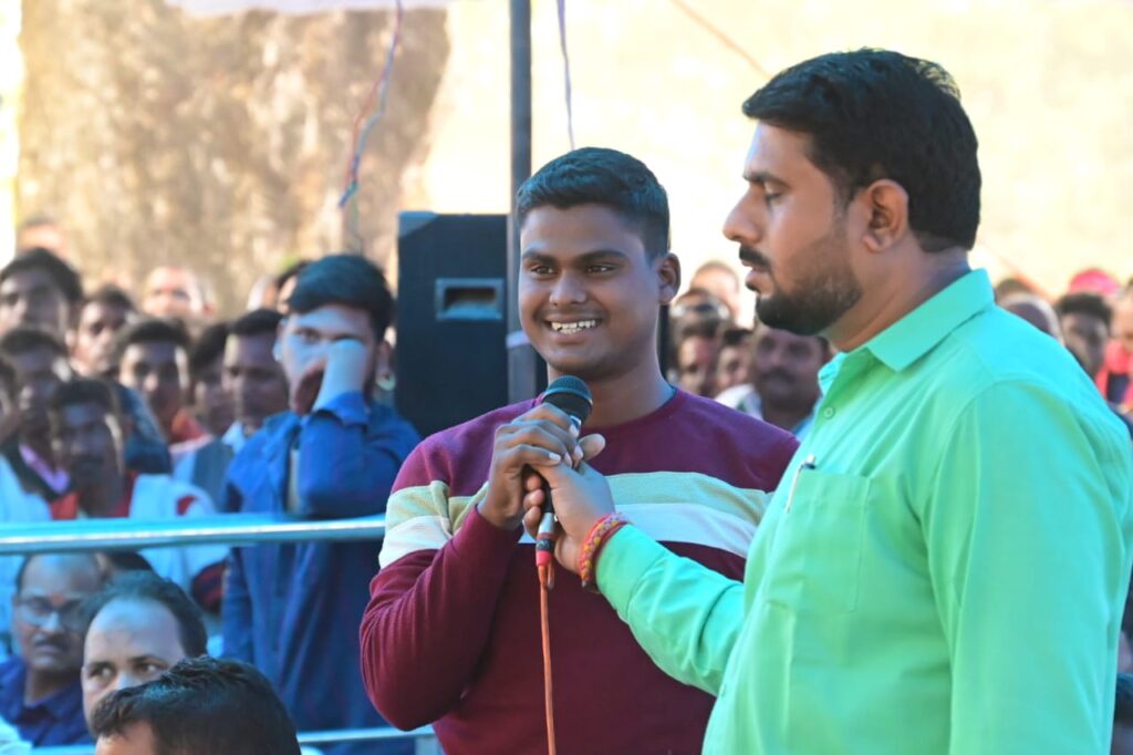 बेरोजगारी भत्ता योजना को लेकर दीपक महंत ने बताया कि उन्होंने एमए किया है, उन्हें बेरोजगारी भत्ते की पहली किस्त मिल चुकी है…