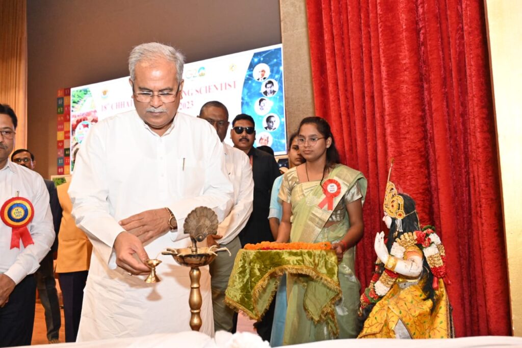रायपुर : मुख्यमंत्री श्री भूपेश बघेल 18वें छत्तीसगढ़ यंग साइंटिस्ट कांग्रेस 2023 के शुभारंभ समारोह में हुए शामिल…