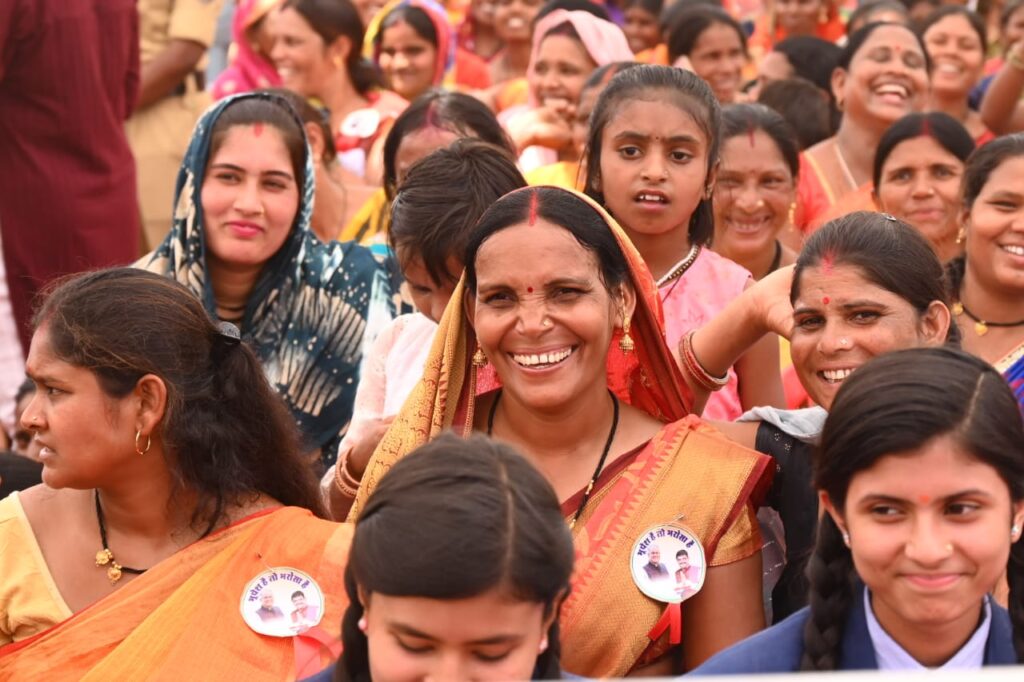 रायपुर : फोटो : अपने प्रदेश के मुखिया से मिलने की खुशी में मुस्कुराते चेहरे..