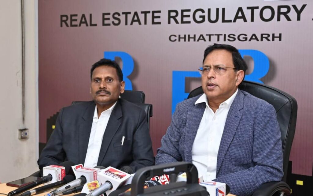 रायपुर : फोटो : छत्तीसगढ़ भू-संपदा विनियामक प्राधिकरण (रेरा) के नवनियुक्त अध्यक्ष श्री संजय शुक्ला ने आज रेरा द्वारा संचालित गतिविधियों के संबंध में मीडिया प्रतिनिधियों से चर्चा करते हुए जानकारी दी…