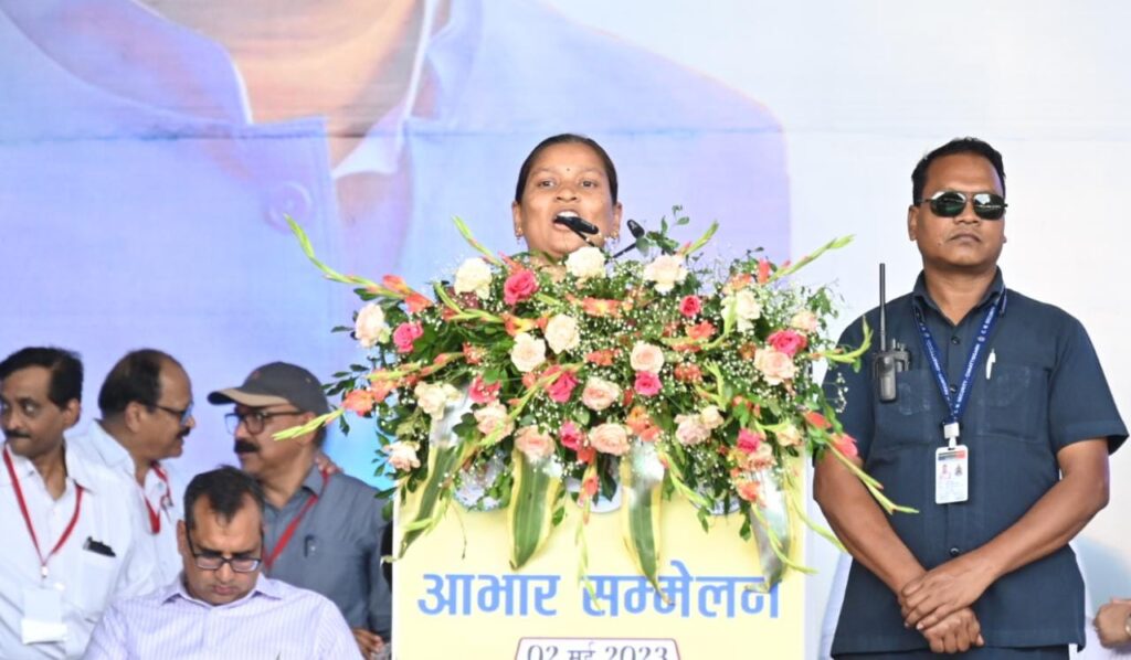 रायपुर : आभार सम्मेलन : मितानिन प्रेम ज्योति बघेल ने अपने संस्मरण साझा किए, वे बस्तर से हैं, हल्बी में अपना संबोधन देते हुए उन्होंने कहा…