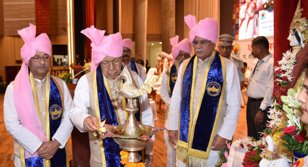 रायपुर : विद्यार्थी हमारे राष्ट्र की विभिन्न चुनौतियों पर कार्य करने के विकल्प पर विचार करें: राज्यपाल श्री विश्वभूषण हरिचंदन..