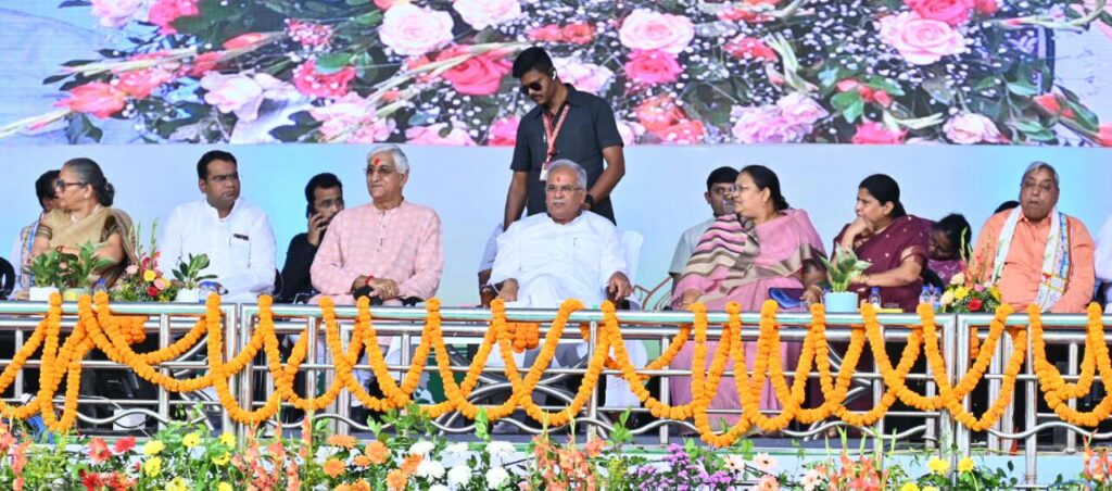 रायपुर : आभार सम्मेलन : हमारी बहनें जहां भी मिलती थीं कहती थीं कि एक कार्यक्रम कराइए, हम सब आपको धन्यवाद देना चाहते हैं