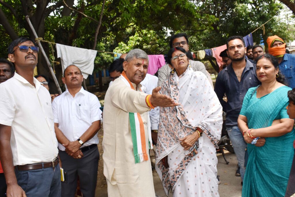 पम्प हाऊस के अटल आवास का जल्द होगा जीर्णोद्धार, समस्या की जानकारी होने पर सांसद ने पहुंच कर जानी वस्तुस्थिति…