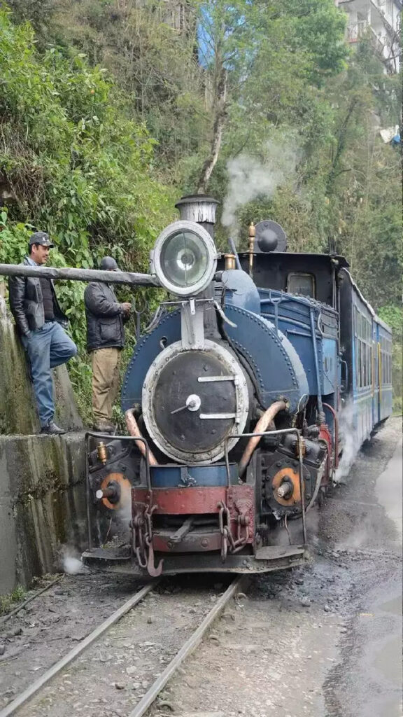 इन्हें ट्रेनों की ‘परदादी’ कहिए…. देश में आजादी से पहले से दौड़ रहीं ये 5 रेलगाड़ियां…