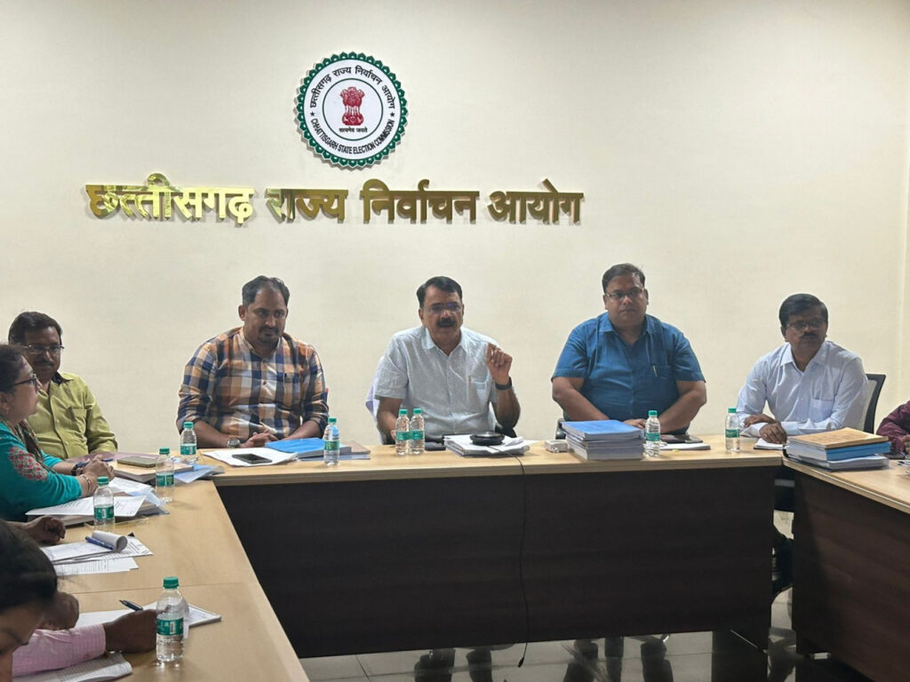 रायपुर : राज्य निर्वाचन आयुक्त श्री ठाकुर राम सिंह ने स्थानीय निकायों में स्वतंत्र और निष्पक्ष चुनाव कराने दिये टिप्स…