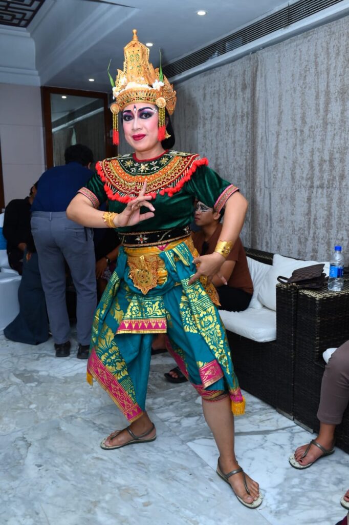 रायपुर : इंडोनेशिया के बाली द्वीप से आये कलाकारों ने कहा कि श्री राम की भूमि में आकर धन्य हुए, जिनकी कथा हम दुनिया भर में सुनाते हैं…