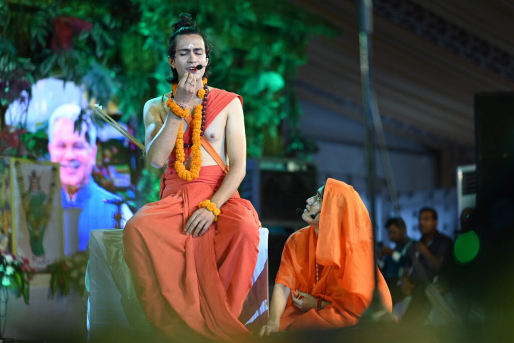 रायपुर : राष्ट्रीय रामायण महोत्सव के दूसरे दिन अरण्यकांड की भावपूर्ण प्रस्तुति से दर्शक हुए भावविभोर…