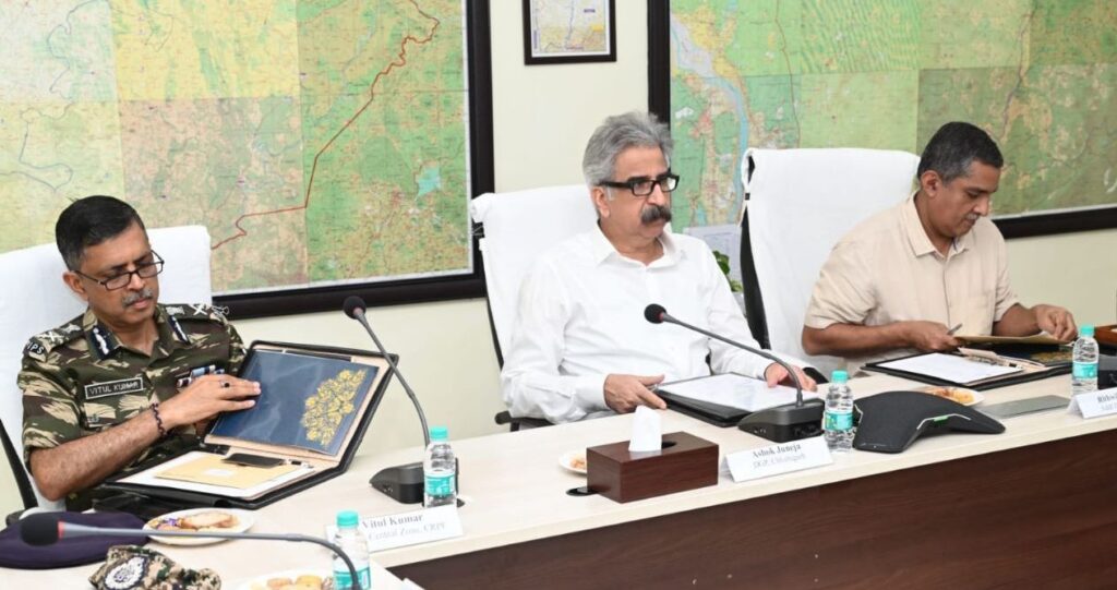 रायपुर : पुलिस मुख्यालय में प्रदेश के सीमावर्ती राज्यों के साथ अन्तर्राज्यीय समन्वय बैठक सम्पन्न…