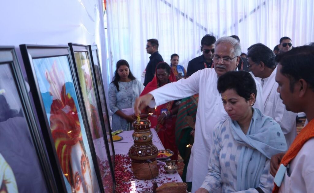 रायपुर : मुख्यमंत्री श्री बघेल दल्लीराजहरा में अखिल भारतीय हल्बा-हल्बी आदिवासी समाज के 83 वें स्थापना दिवस एवं प्रतिभा सम्मान समारोह में शामिल हो रहे हैं…