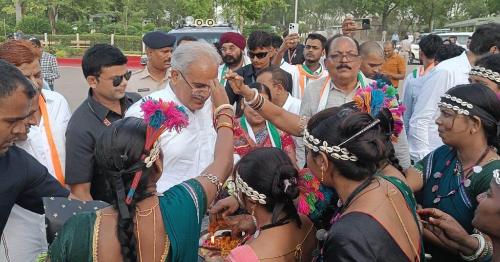 रायपुर : मुख्यमंत्री श्री बघेल ने कवर्धा कलेक्टर कार्यालय परिसर में छत्तीसगढ़ महतारी की प्रतिमा का किया अनावरण…