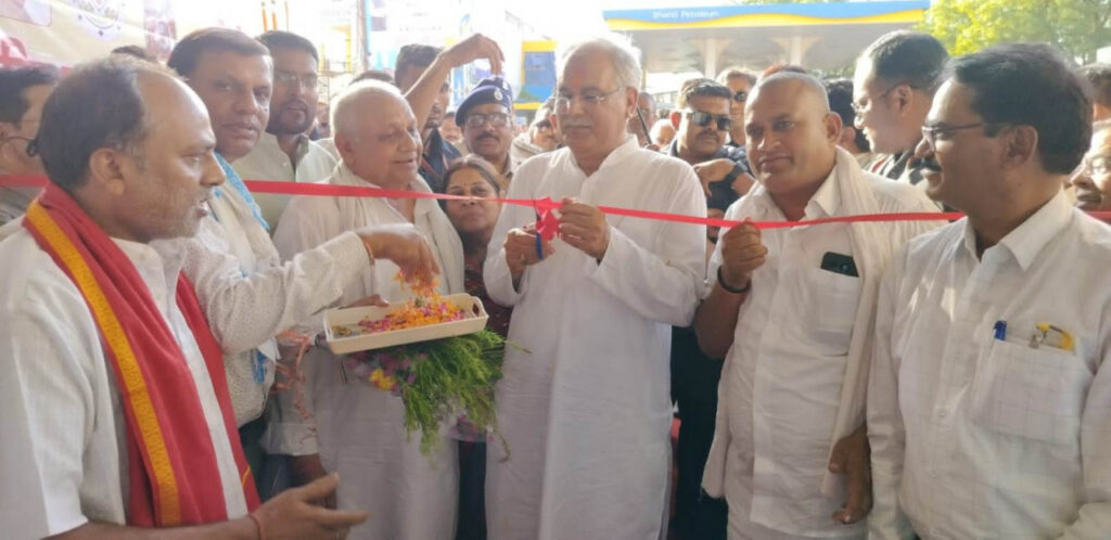 रायपुर : मुख्यमंत्री ने कवर्धा में चन्द्रनाहू कुर्मी क्षत्रिय समाज के नवनिर्मित छात्रावास का किया लोकार्पण