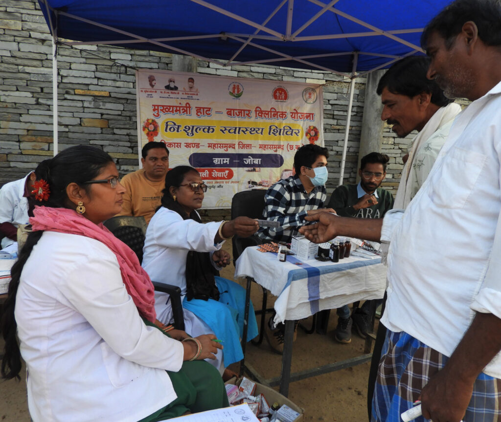 महासमुंद : मुख्यमंत्री हाट बाजार क्लिनिक योजना : पिछले वित्तीय वर्ष में 3 लाख 31 हजार 800 पीड़ित लोगों का स्वास्थ्य परीक्षण कर किया गया उपचार….