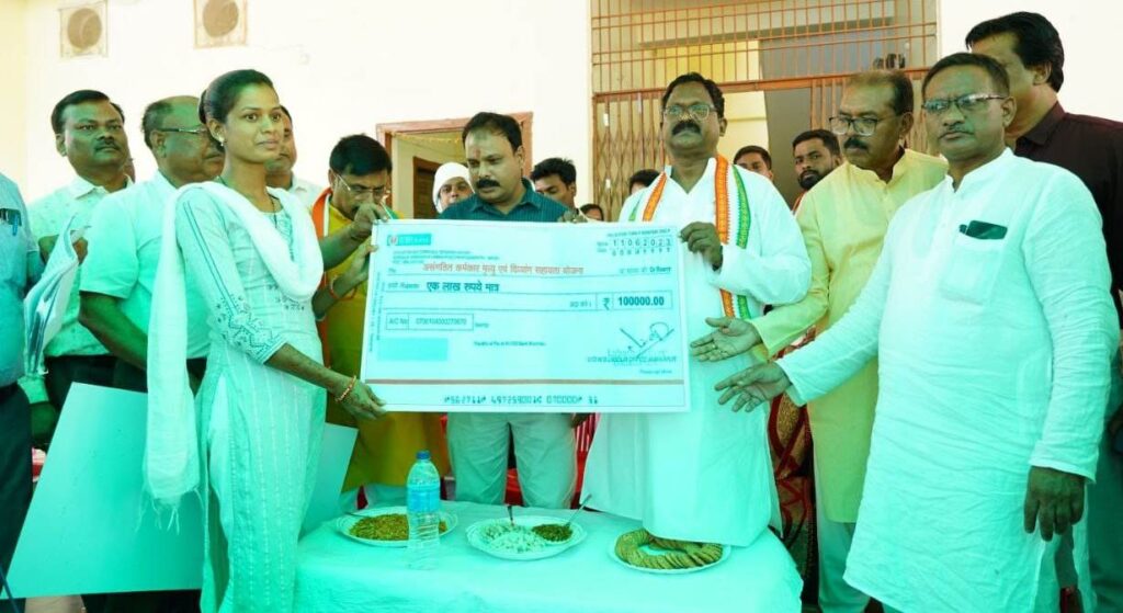 रायपुर : खाद्य मंत्री श्री भगत ने 100 से अधिक हितग्राहियों को दी 14.55 लाख रूपए की सहायता राशि…