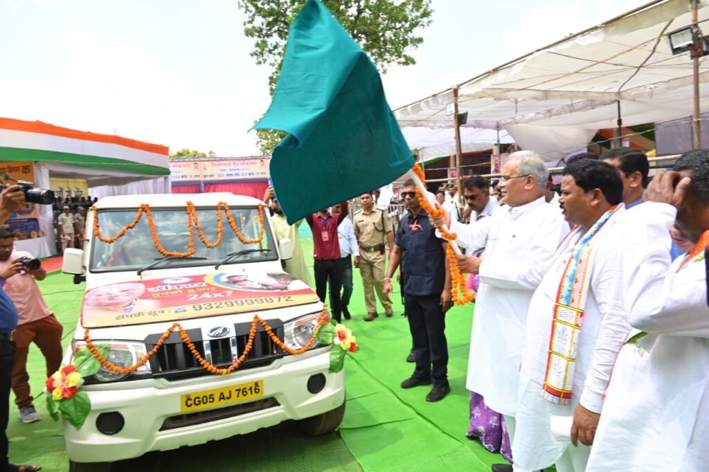 रायपुर : पहुंचविहीन ग्रामों के लिए ‘डॉक्टर तुमचो दुआर‘ कार्यक्रम का मुख्यमंत्री श्री भूपेश बघेल ने हरी झंडी दिखाकर किया शुभारंभ…