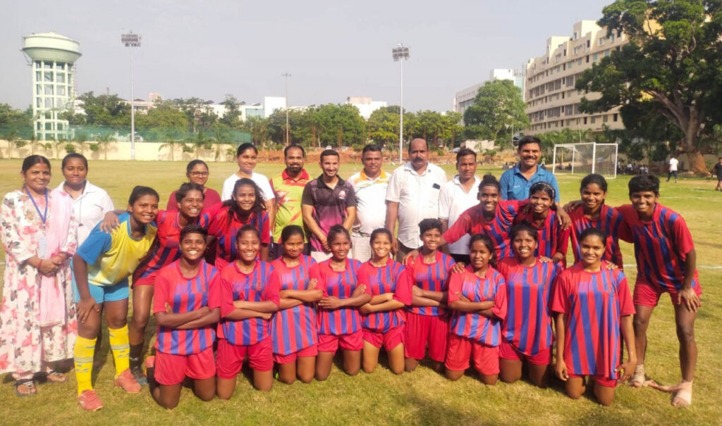 रायपुर : प्रथम खेलो इंडिया जनजाति खेल राष्ट्रीय प्रतियोगिता : छत्तीसगढ़ फुटबाल विमेंस टीम ने जीता गोल्ड