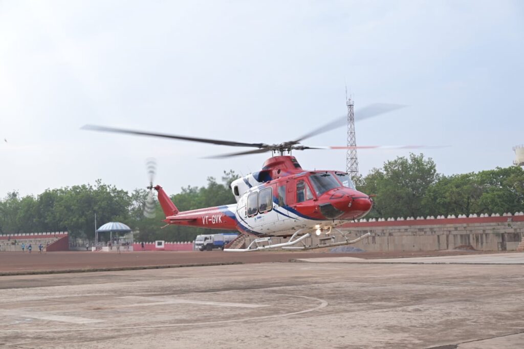 रायपुर : माध्यमिक शिक्षा मंडल के दसवीं और बारहवीं कक्षा के मेधावी छात्रों का हैलीकाप्टर जॉयराइड…