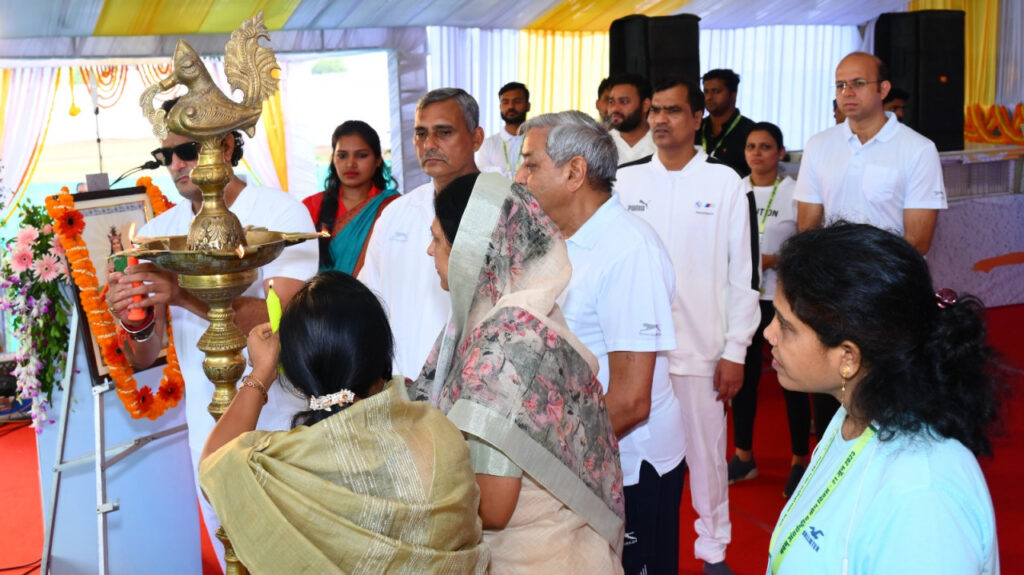 रायपुर : अन्तर्राष्ट्रीय योग दिवस : हर घर आंगन योग, एक विश्व एक स्वास्थ्य के संदेश के साथ योग दिवस की शुरूआत…