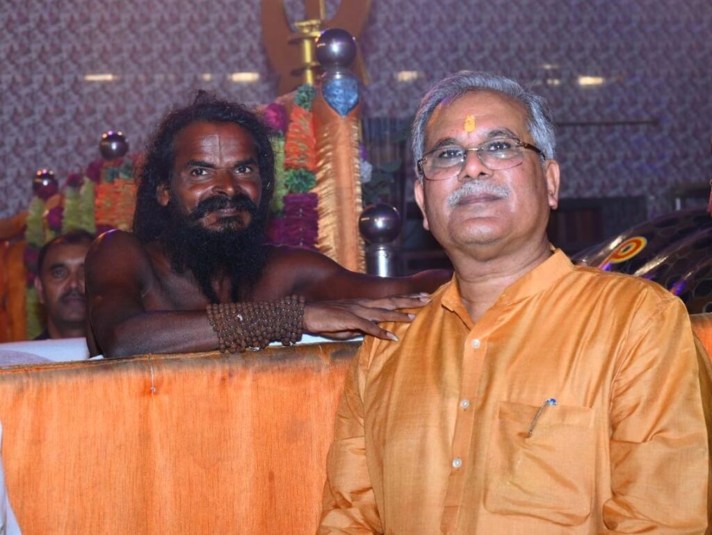 रायपुर : मुख्यमंत्री ने सत्यनारायण बाबा का आशीर्वाद प्राप्त किया…