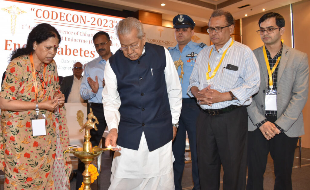 रायपुर : चिकित्सा के क्षेत्र में शिक्षा और शोध को प्रोत्साहित करें विशेषज्ञ – श्री विश्वभूषण हरिचंदन
