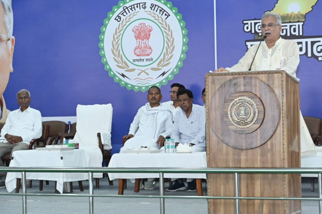 रायपुर : कोई मेरे लिए कुर्ता लाया, कोई परिवार के लिए सुंदर साड़ी, अतिथियों से मिले प्रेम से मैं अभिभूत…