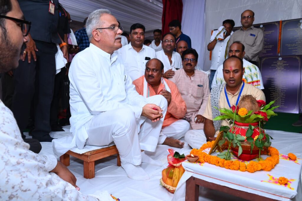 रायपुर : मुख्यमंत्री श्री भूपेश बघेल ने गौरेला- पेंड्रा-मरवाही ज़िलेवासियों को लगभग 45 करोड़ रुपए के विकास कार्यों की सौग़ात दी…