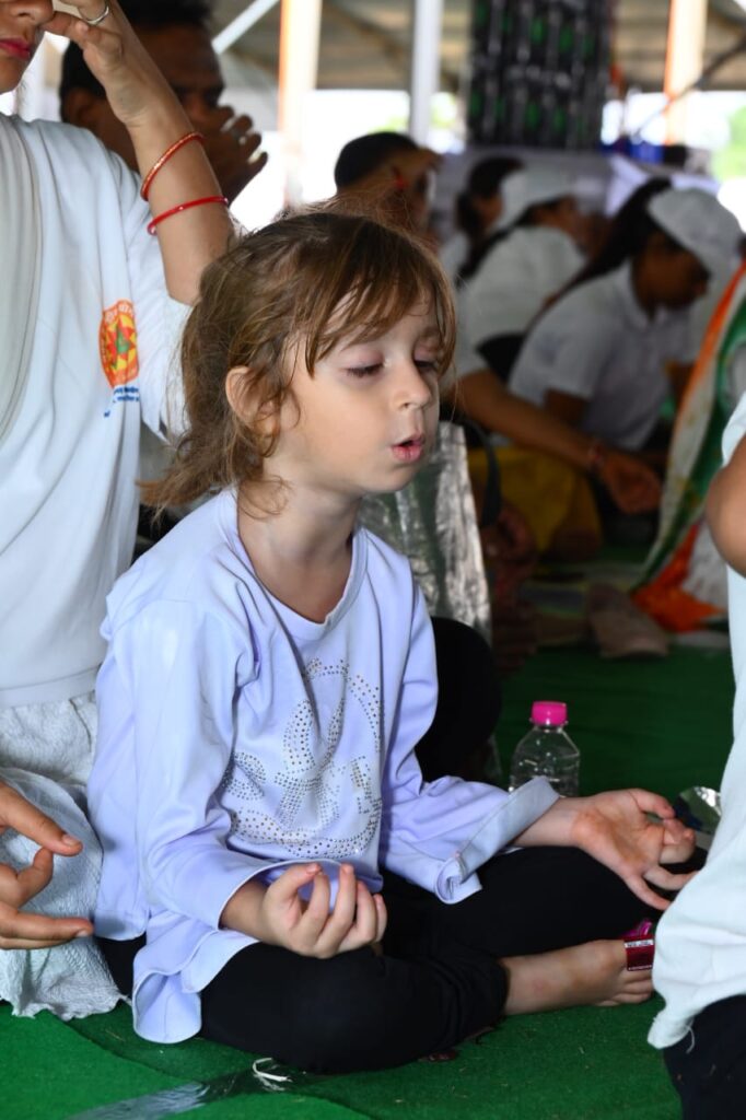 रायपुर : अंतर्राष्ट्रीय योग दिवस का राज्य स्तरीय आयोजन : योग प्रशिक्षक श्री छविराम साहू ने कराया योगाभ्यास…