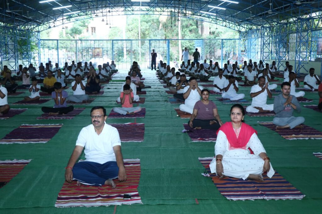 एनटीपीसी सीपत में 9वाँ अंतर्राष्ट्रीय योग दिवस पर हुआ सामूहिक योगाभ्यास..