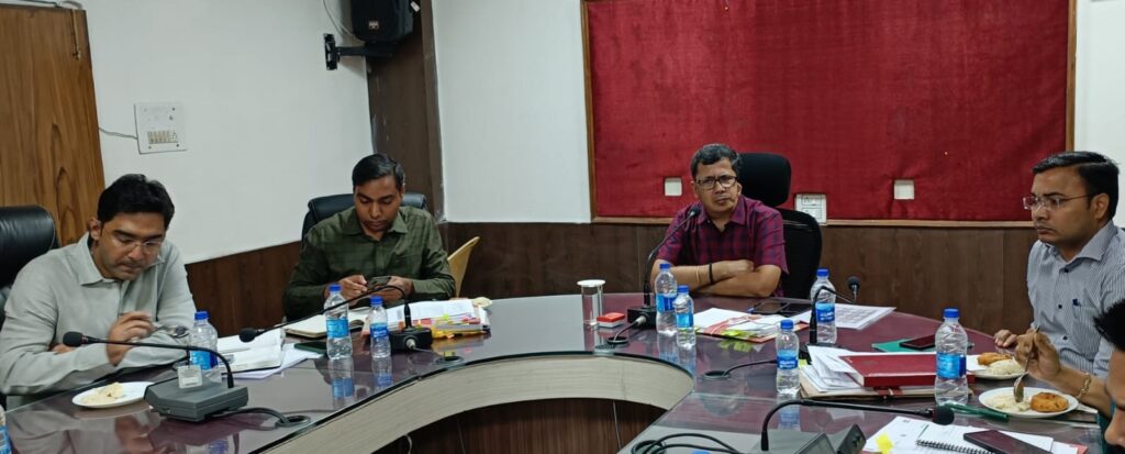 कलेक्टर ने जनचौपाल में सुनी आमजनों की शिकायतें..अधिकारियों को प्राप्त प्रकरणों को त्वरित निराकरण करने के दिए निर्देश…
