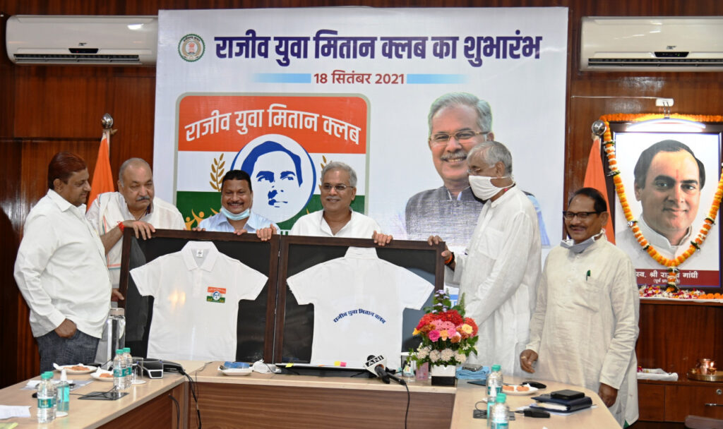 रायपुर : विशेष लेख : सरकारी योजनाओं को आमजन तक पहुंचाने में सक्रिय भूमिका निभा रहे हैं राजीव युवा मितान..