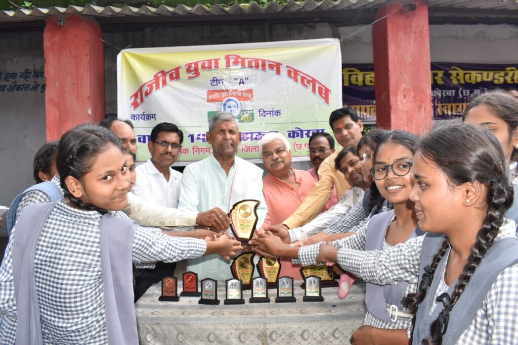 छत्तीसगढ़िया ओलंपिक खेलों के विजेताओं को किया पुरस्कृत बाल विहार स्कूल में पहुचे महापौर