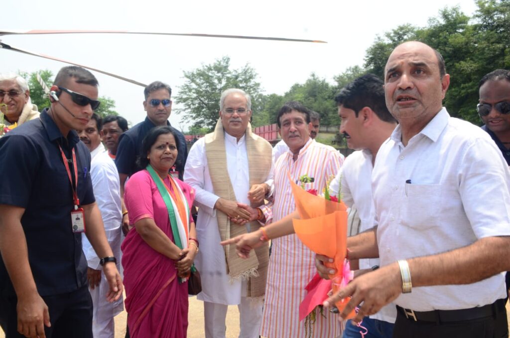 रायपुर : मुख्यमंत्री श्री भूपेश बघेल का मुड़ापार हेलीपेड पर हुआ आगमन