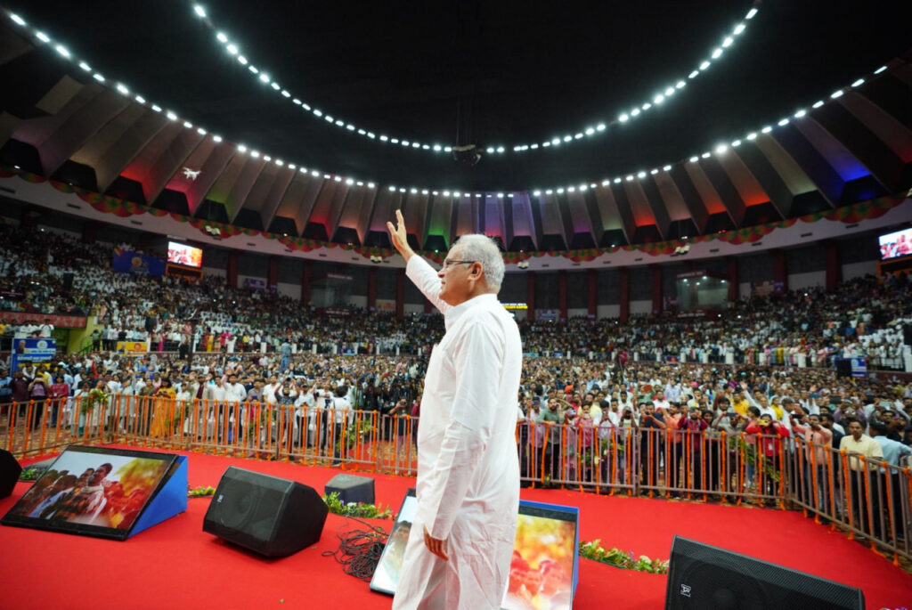 रायपुर : मुख्यमंत्री श्री भूपेश बघेल युवाओं के साथ भेंट मुलाकात करने पहुंचे राजधानी रायपुर के इंडोर स्टेडियम में