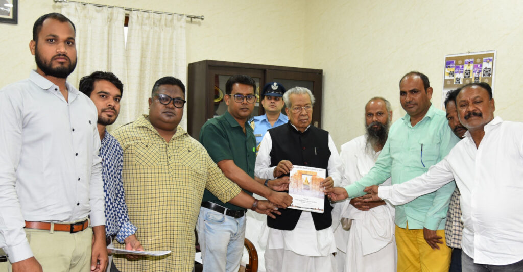 रायपुर : राज्यपाल श्री हरिचंदन से छत्तीसगढ़ बौद्ध प्रचारिणी सभा के सदस्यों ने की सौजन्य भेंट..
