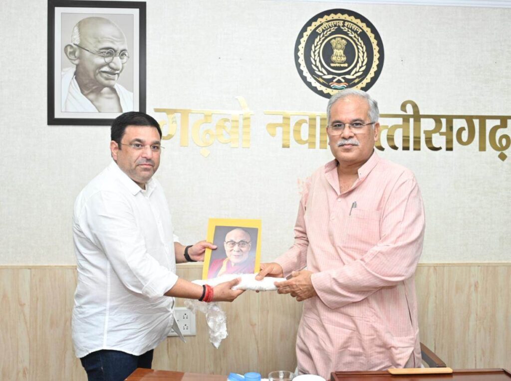 रायपुर : मुख्यमंत्री से सिरपुर विशेष क्षेत्र विकास प्राधिकरण के  अध्यक्ष श्री जग्गी ने की सौजन्य मुलाकात…