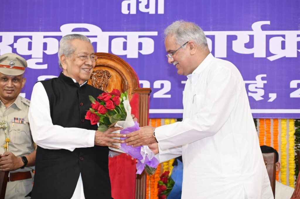 रायपुर : सम्मान से बेहतर कार्य करने की मिलती है प्रेरणा – राज्यपाल श्री हरिचंदन