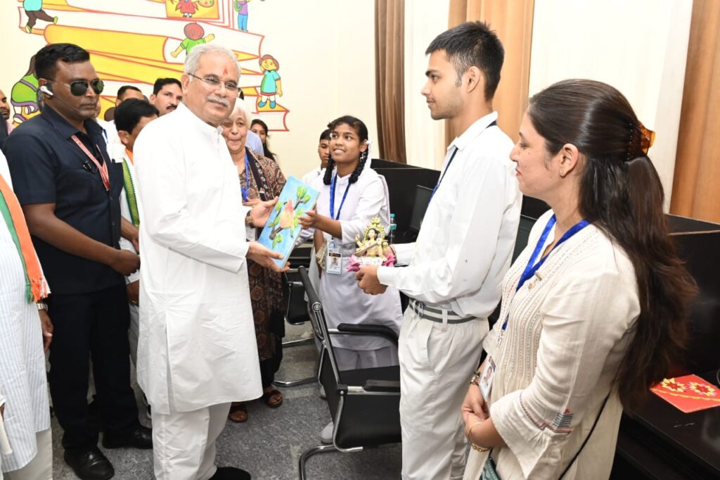 रायपुर : मुख्यमंत्री श्री भूपेश बघेल ने कोरबा जिले को दी ई-पुस्तकालय की सौगात