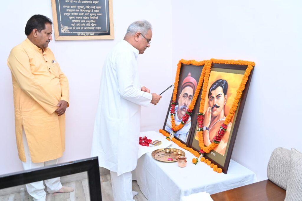 रायपुर : मुख्यमंत्री ने स्वतंत्रता संग्राम सेनानी लोकमान्य तिलक और चंद्रशेखर आजाद की जयंती पर उन्हें अर्पित किए श्रद्धासुमन
