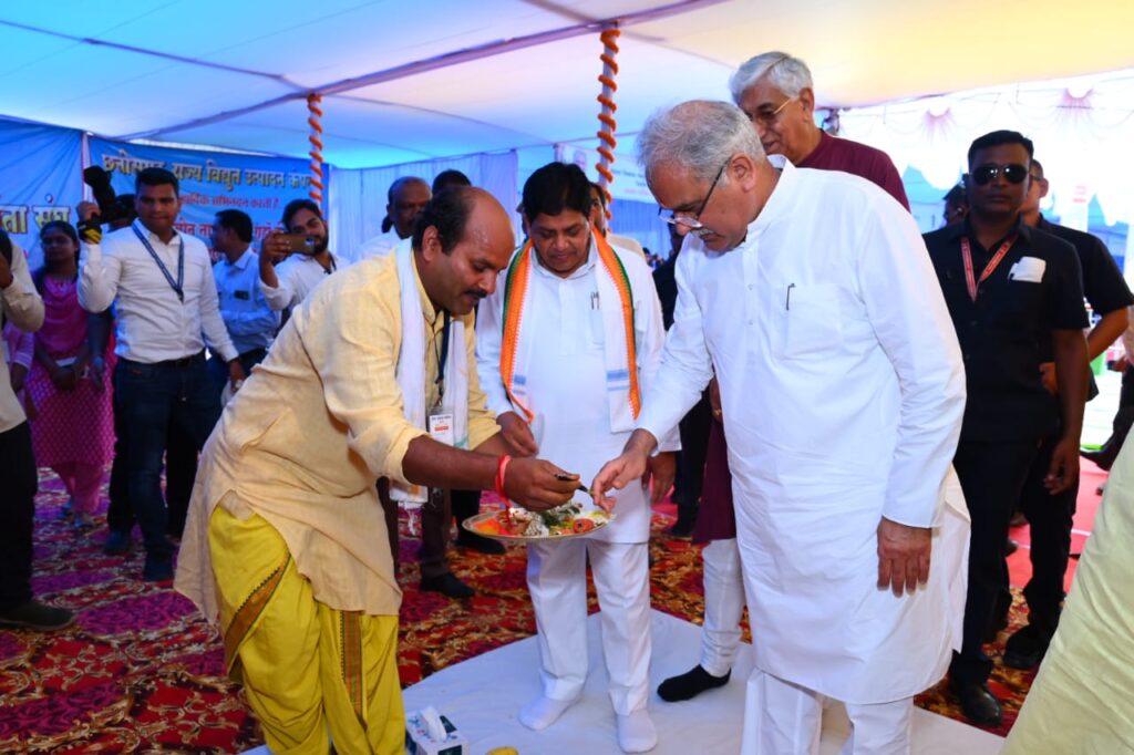 रायपुर : मुख्यमंत्री श्री भूपेश बघेल ने किया कोरबा मेडिकल कॉलेज के नए भवन का भूमिपूजन…