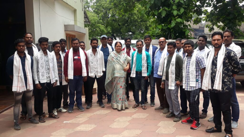 कांग्रेस की जनहितैषी योजना एवं राजस्व मंत्री की विकासपरक सोच से प्रभावित 30 से अधिक लोगों ने किया कांग्रेस प्रवेश…पूर्व महापौर रेणु अग्रवाल ने किया सबका स्वागत…