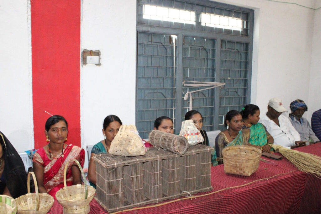 रायपुर : छत्तीसगढ़ी कला को बढ़ावा देने आदिवासी कारीगर मेला का आयोजन