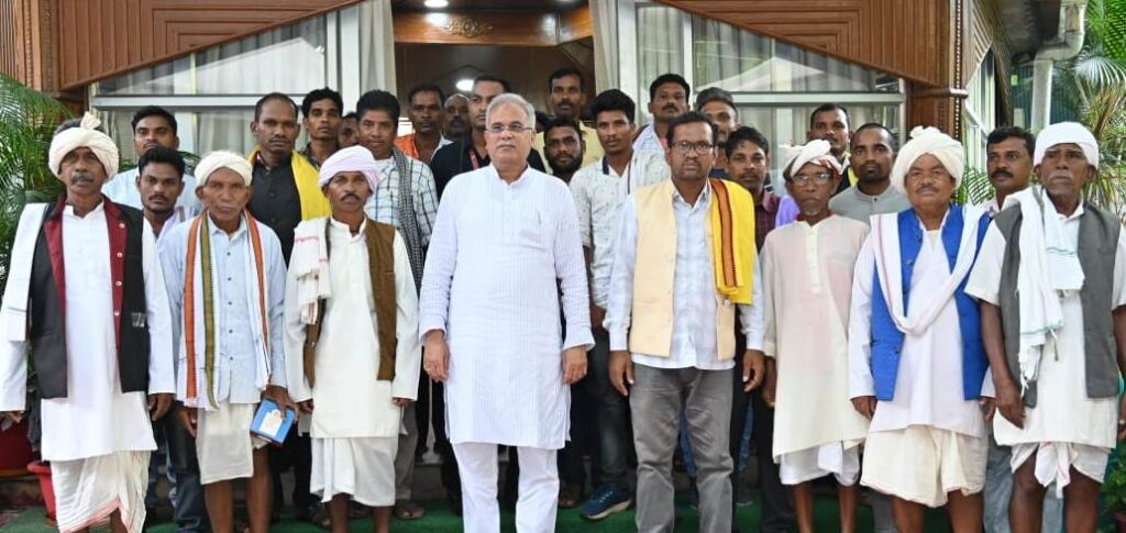 रायपुर : मुख्यमंत्री से मानपुर ब्लॉक गोंड समाज के प्रतिनिधिमंडल ने की सौजन्य मुलाकात…