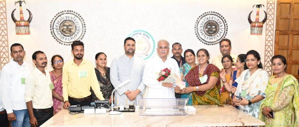रायपुर : मुख्यमंत्री से अतिथि शिक्षक विद्या मितान संघ के प्रतिनिधिमंडल  ने की सौजन्य मुलाकात 
