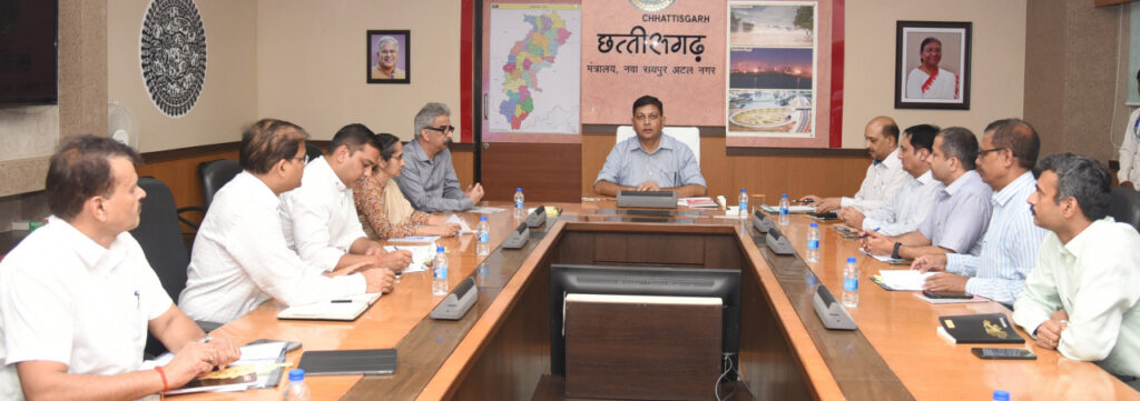 रायपुर : प्रधानमंत्री के छत्तीसगढ़ प्रवास के संबंध में मुख्य सचिव ने अधिकारियों की उच्च स्तरीय बैठक ली…